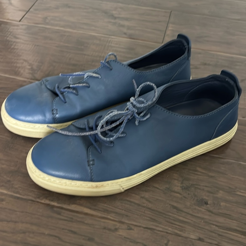 Gucci Men‘s lace up sneaker, blue. Size 9.